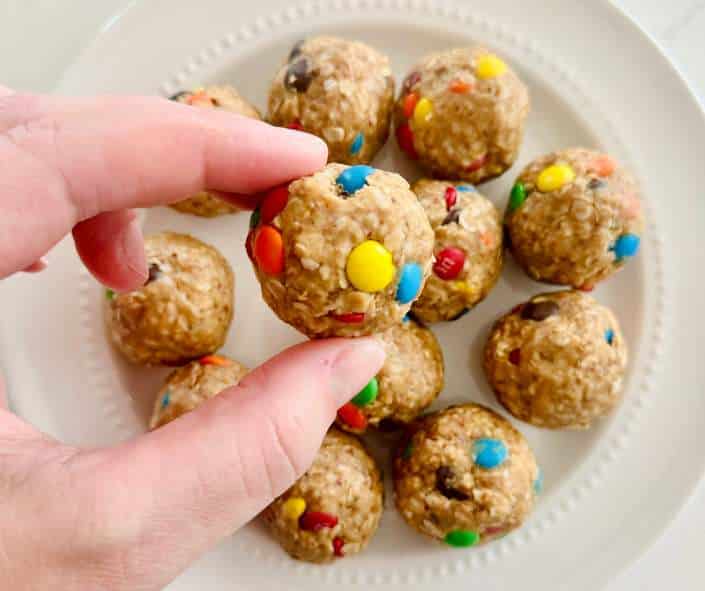 Monster Cookie Protein Balls – 5 Ingredients