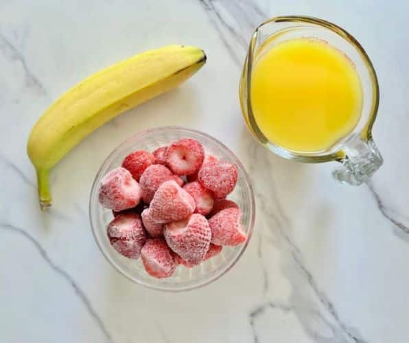 Strawberry banana freeze pops