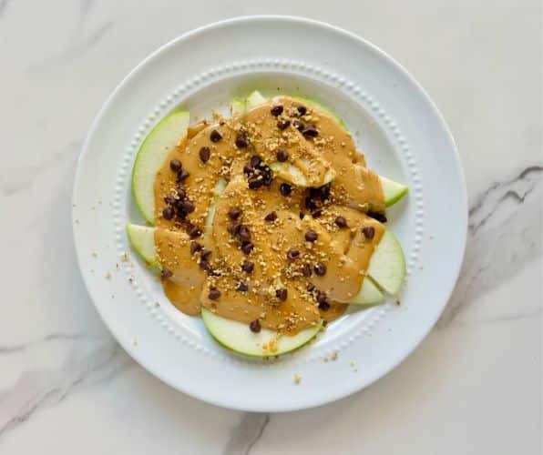 Apple nachos with ground walnuts